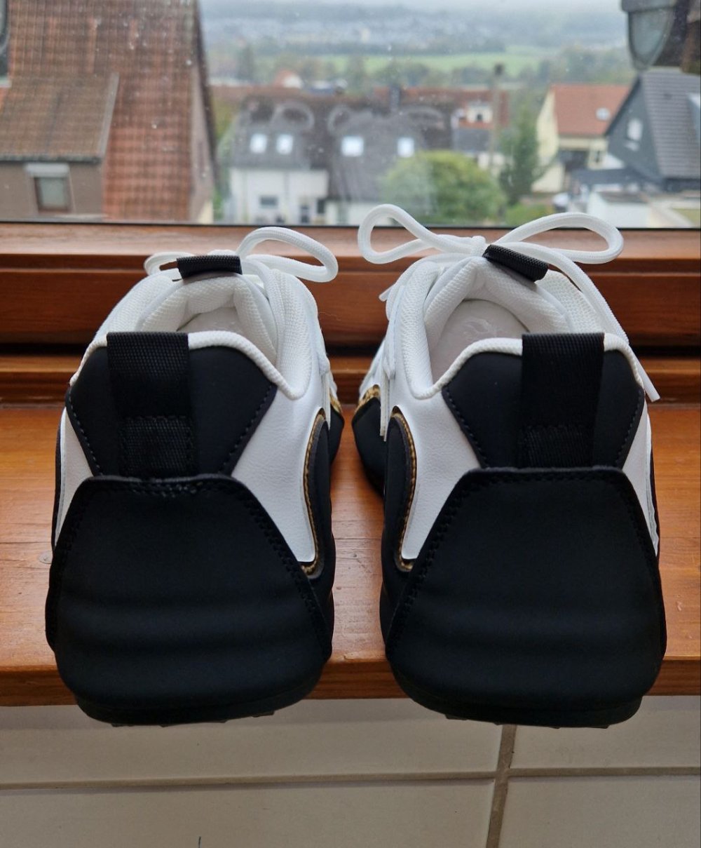 Bequeme Sportschuhe , Halbschuhe, Schnürschuhe, Sneaker. 