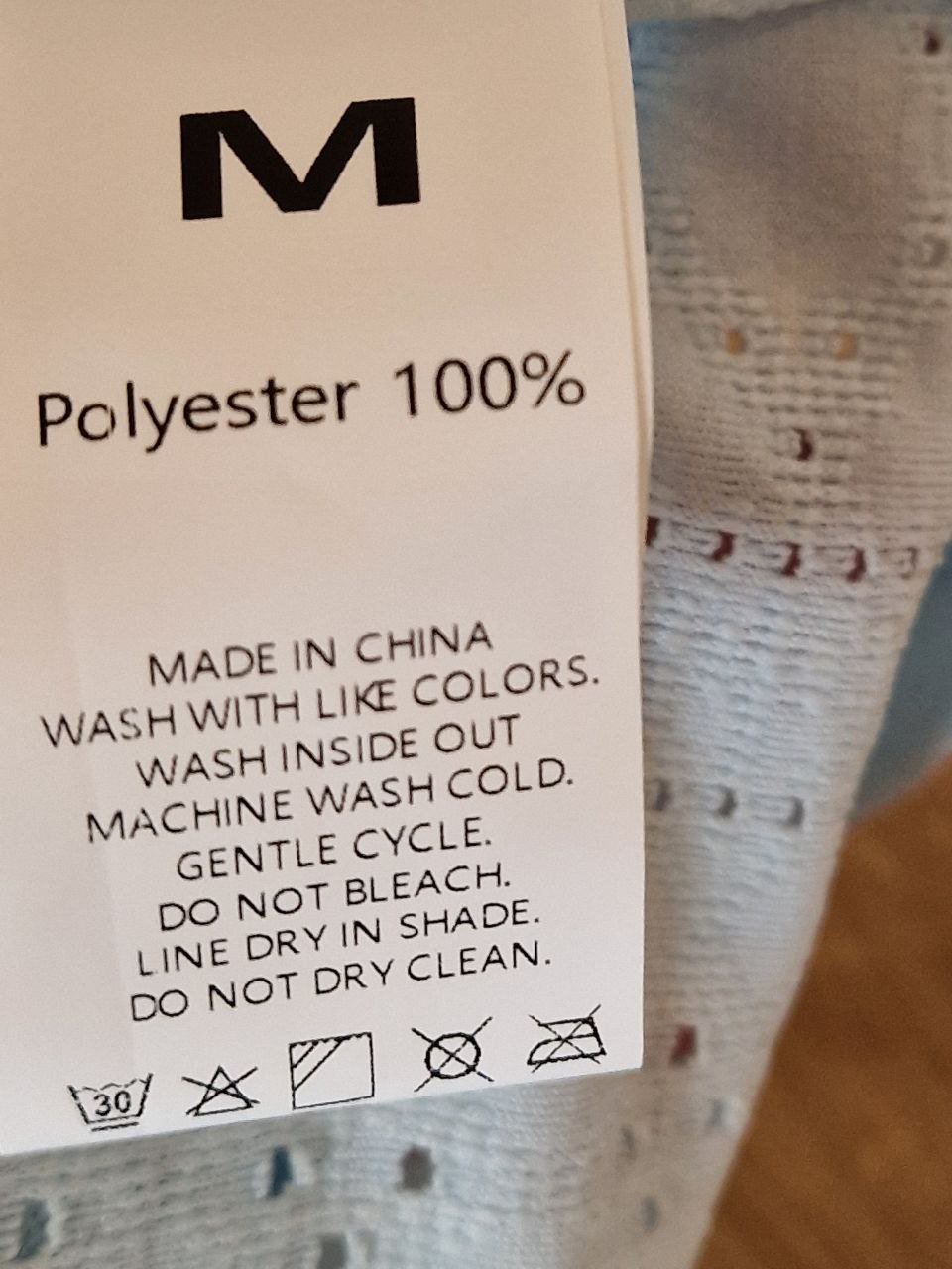 Neu.   Schönes blaues T-Shirt - Top - Bluse. Polyester.   Größe M.  