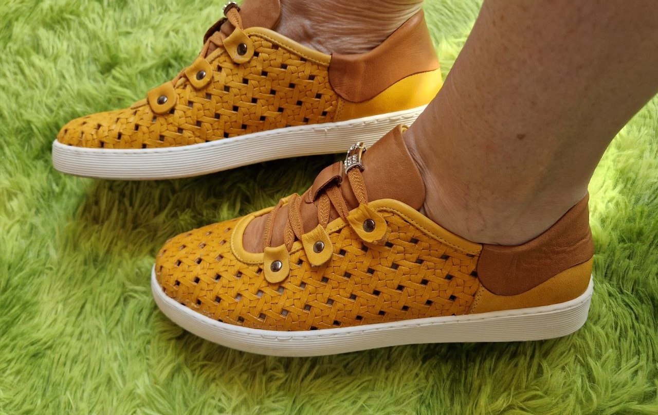 Neu. Cosmos. Weiche atmungsaktive Lederschuhe, Halbschuhe. Größe 39.