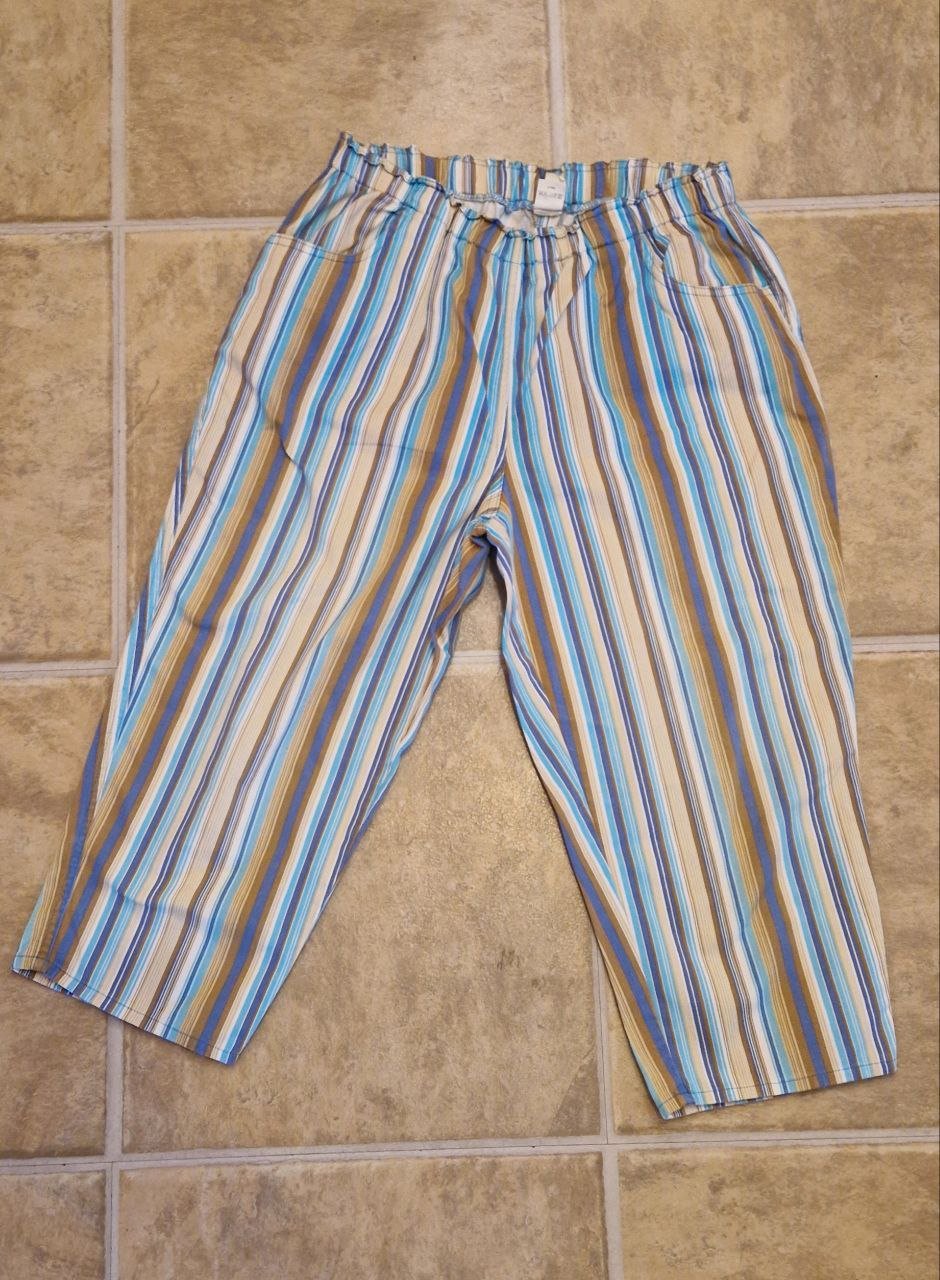 Damen Bequeme Shorts - Caprihose.  Baumwolle. Größe 44. 