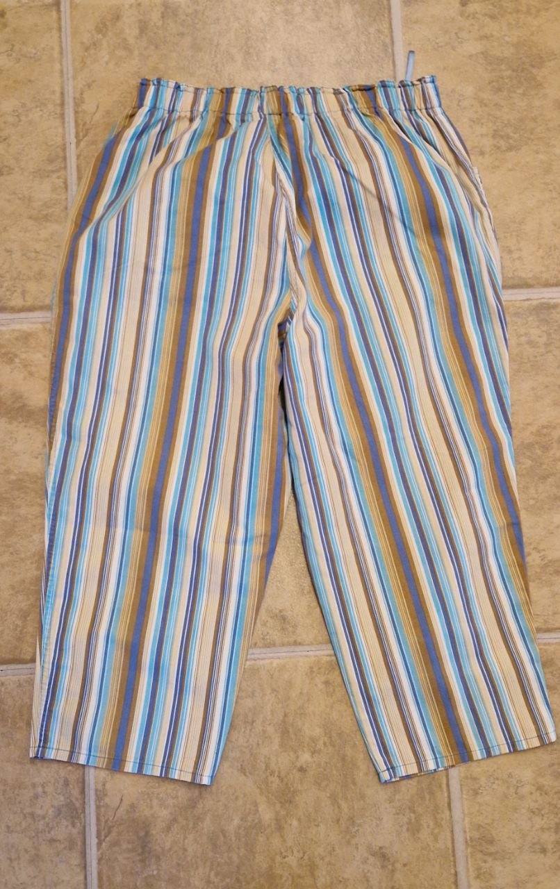 Damen Bequeme Shorts - Caprihose.  Baumwolle. Größe 44. 