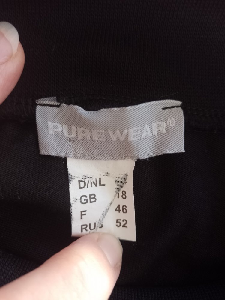 Pure Wear. Wie neu. Elegantes schwarzes T-Shirt - Bluse - Tunika.