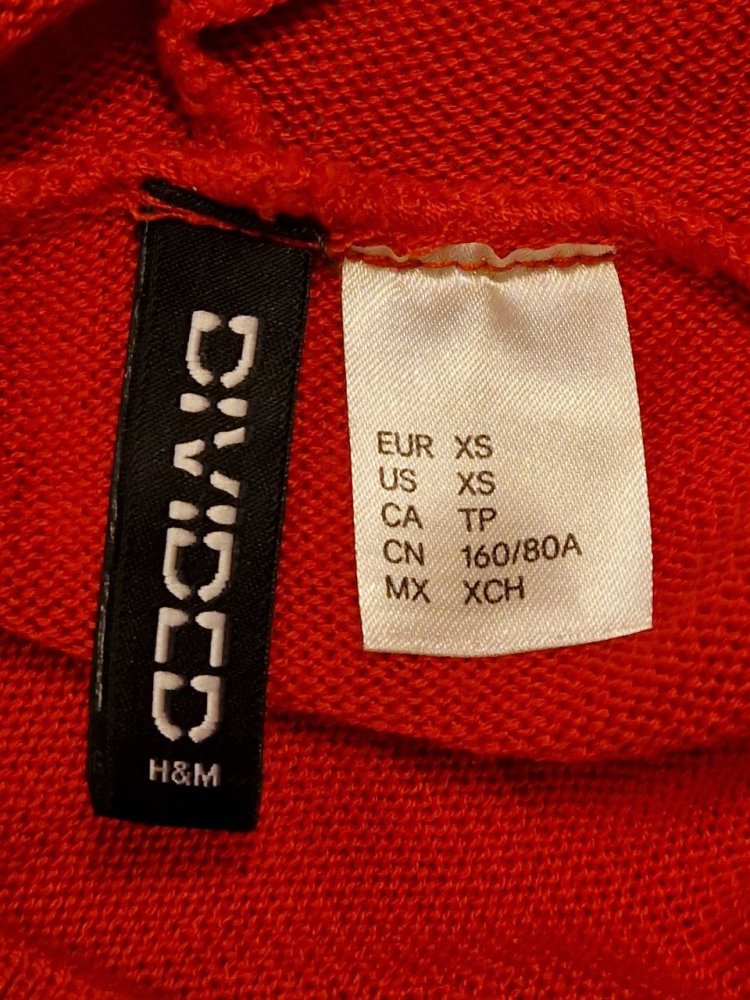 Divided.   Schöner kurzer Pullover, Kapuzenpullover, Sweatshirt.  