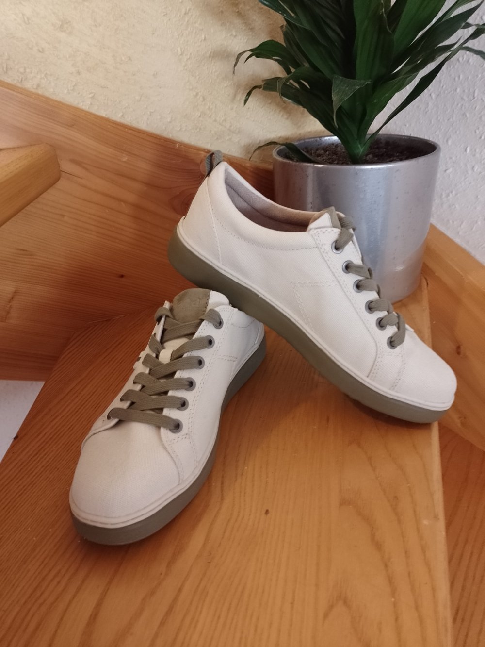 Neu. Jana. Stylische Sneaker, Sportschuhe. Größe 39.