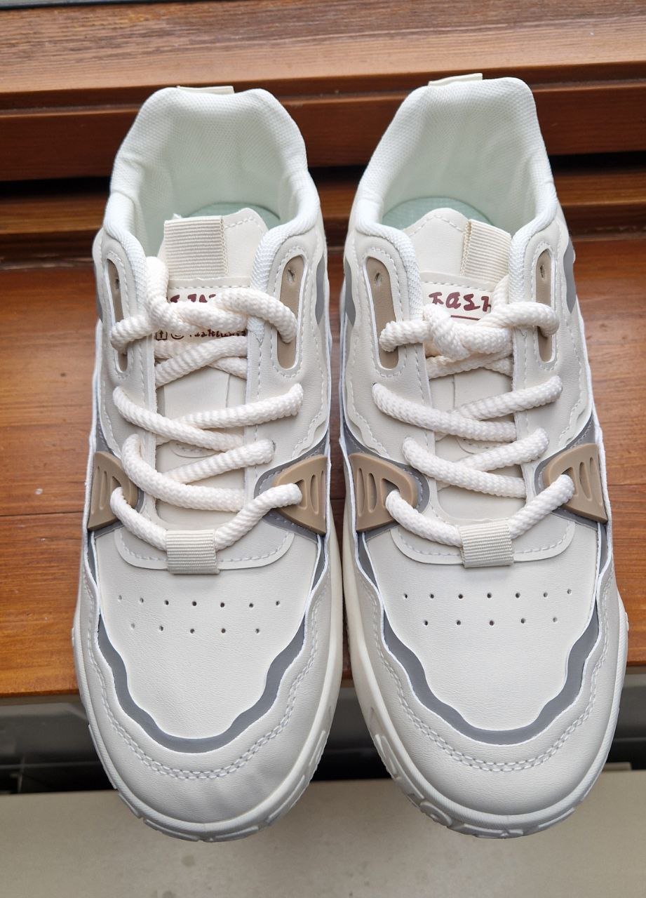 Herrensportschuhe , Halbschuhe, Schnürschuhe, Sneaker. Größe 40. 