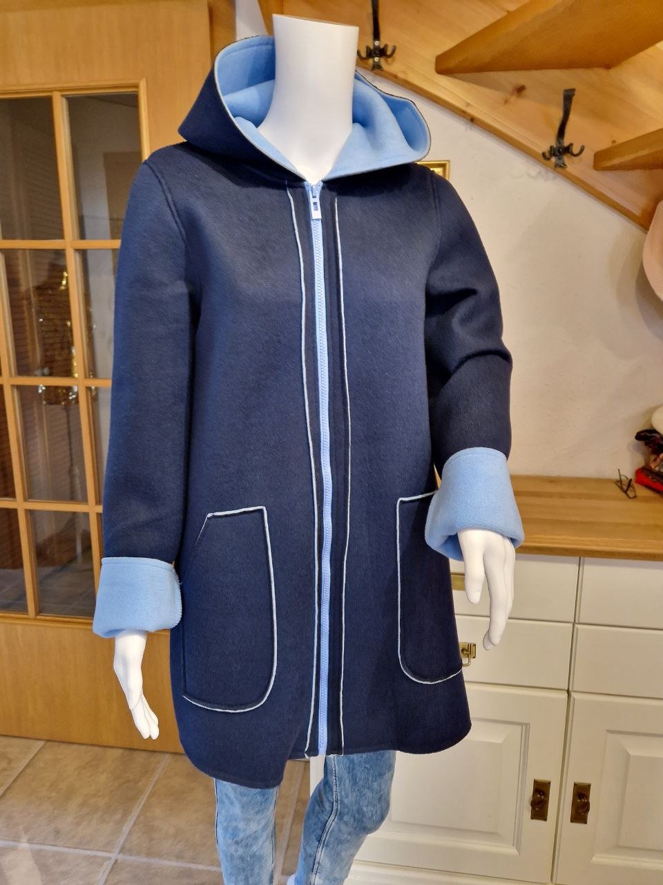 Neu.  Schöne praktische warme Jacke.  Mantel.  Größe S. 