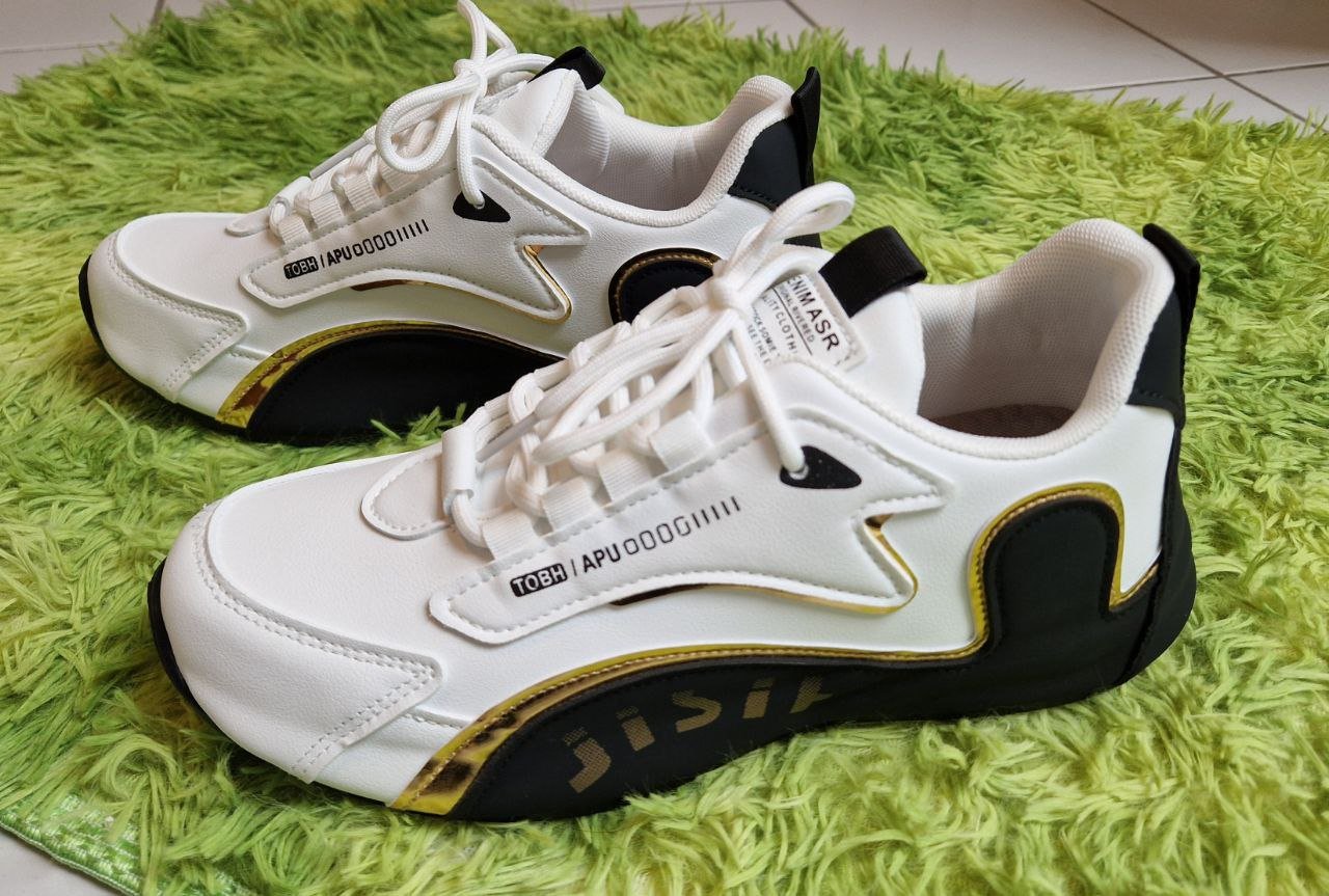 Bequeme Sportschuhe , Halbschuhe, Schnürschuhe, Sneaker. 