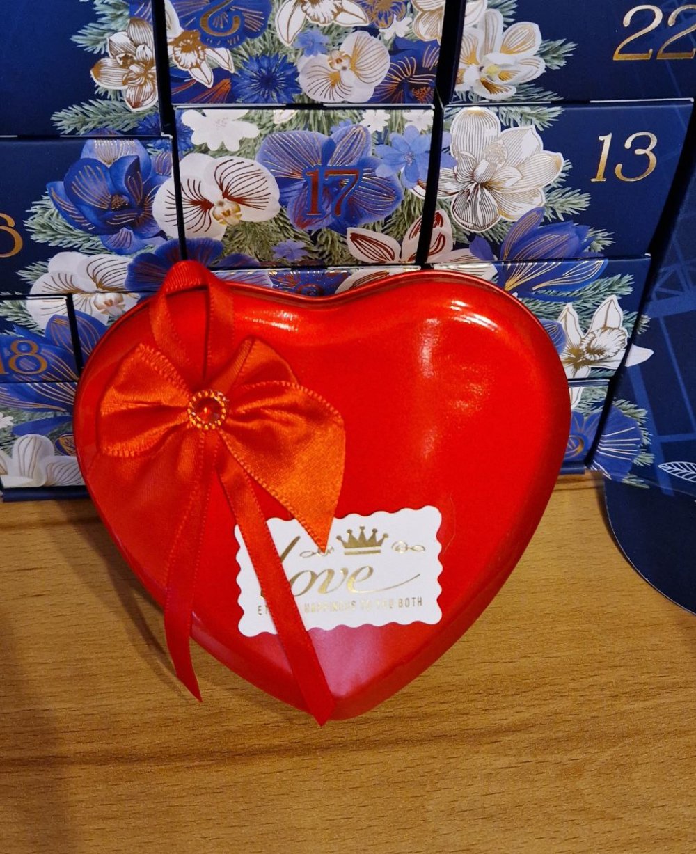 Rosen Seifenblume Geschenkbox mit einem kleinen Plüschtier . Geschenk für Valentinstag