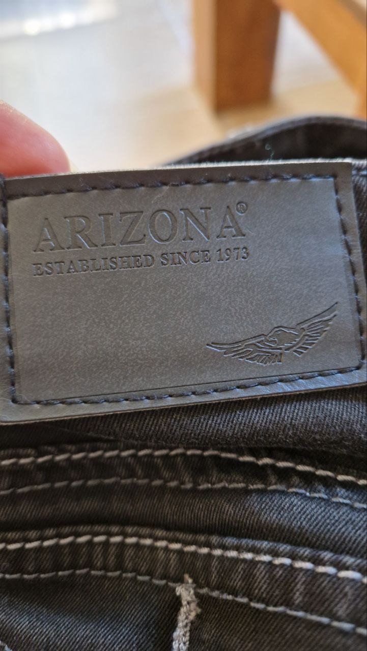 Arizona.  Stylische schwarze Hose, Jeans.  Größe 42. Baumwolle + Elastan + Polyester. 