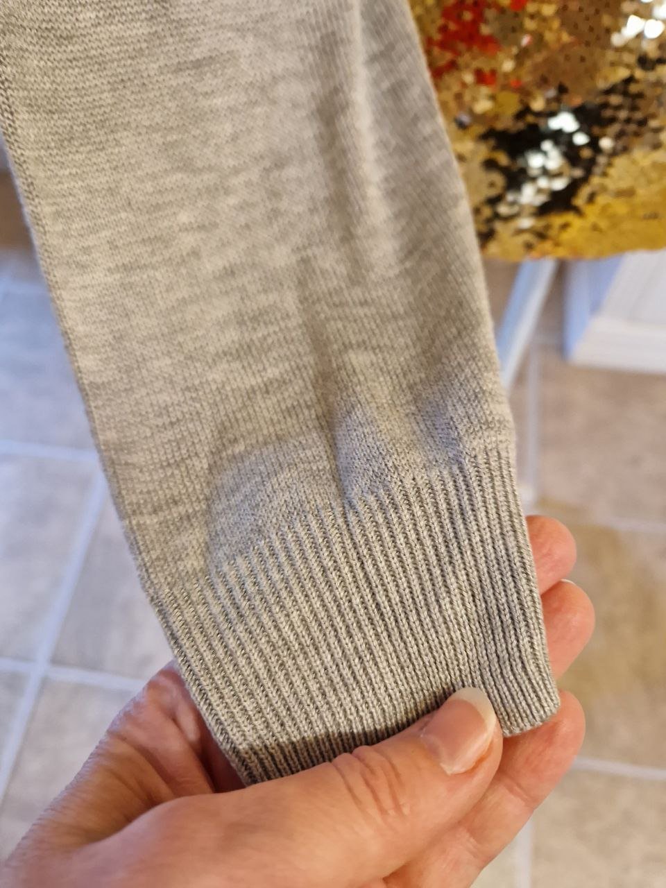 Wie neu. Divided. Schöner kurzer Pullover, Kapuzenpullover. 