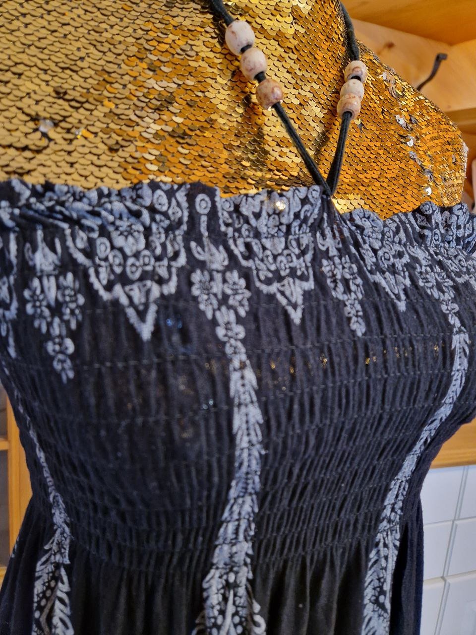  Bequemes schwarzes Sommerkleid.  Viskose + Elastan.  Größe S.  