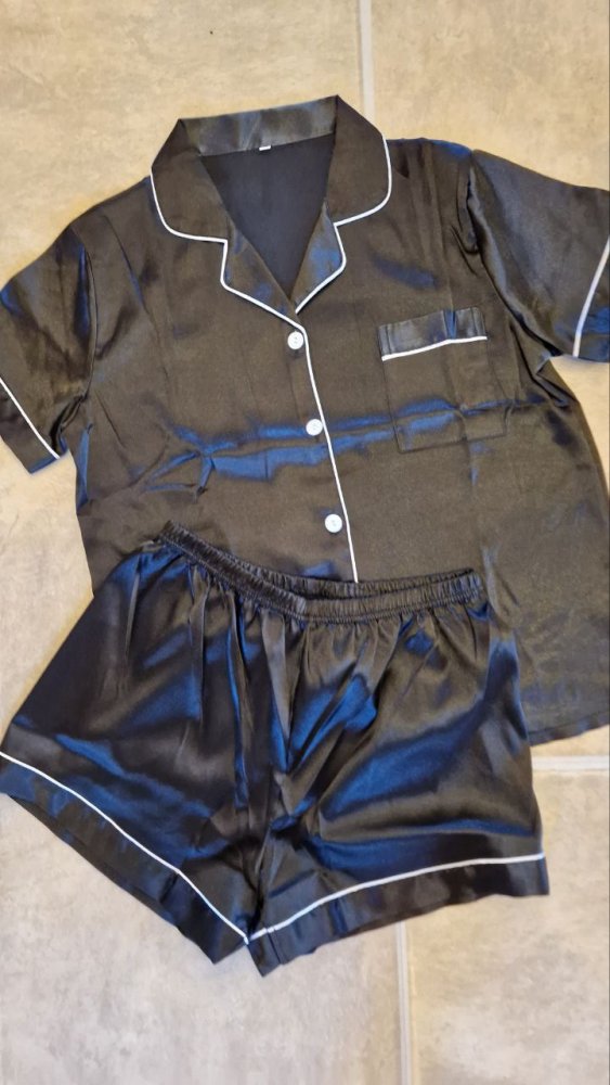 Neu. Pyjama, Nachtwäsche.  Größe M .