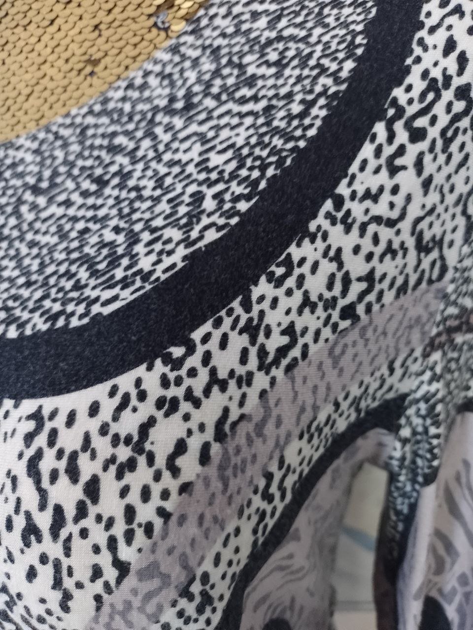 Elegante Bluse - Tunika.  Viskose + Elastan.  Größe M-L. 