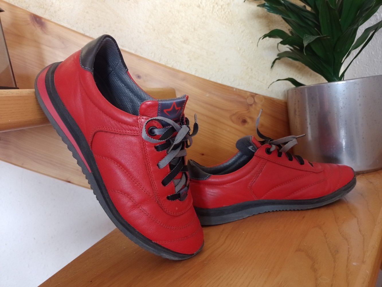 Mida. Stylische Sneaker, Sportschuhe, Schnürschuhe. Größe 38,5