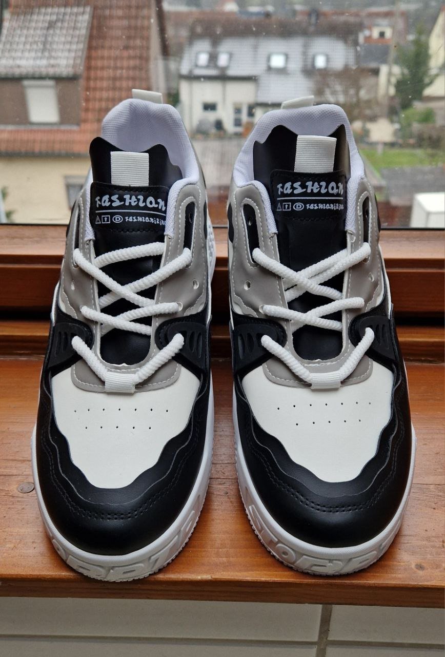 Herrensportschuhe , Halbschuhe, Schnürschuhe, Sneaker. Größe 43 