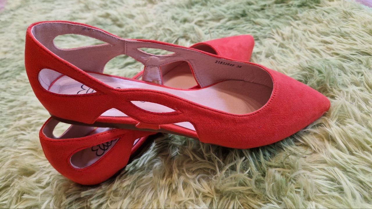 Modische flache Schuhe für Damen, Ballerinas. Größe 38,5.