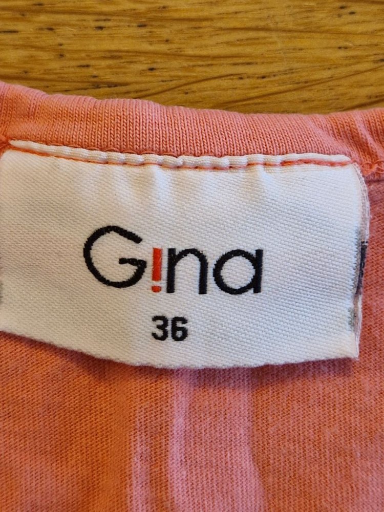Gina. Bequeme Bluse - T-Shirt . Größe S. Baumwolle.