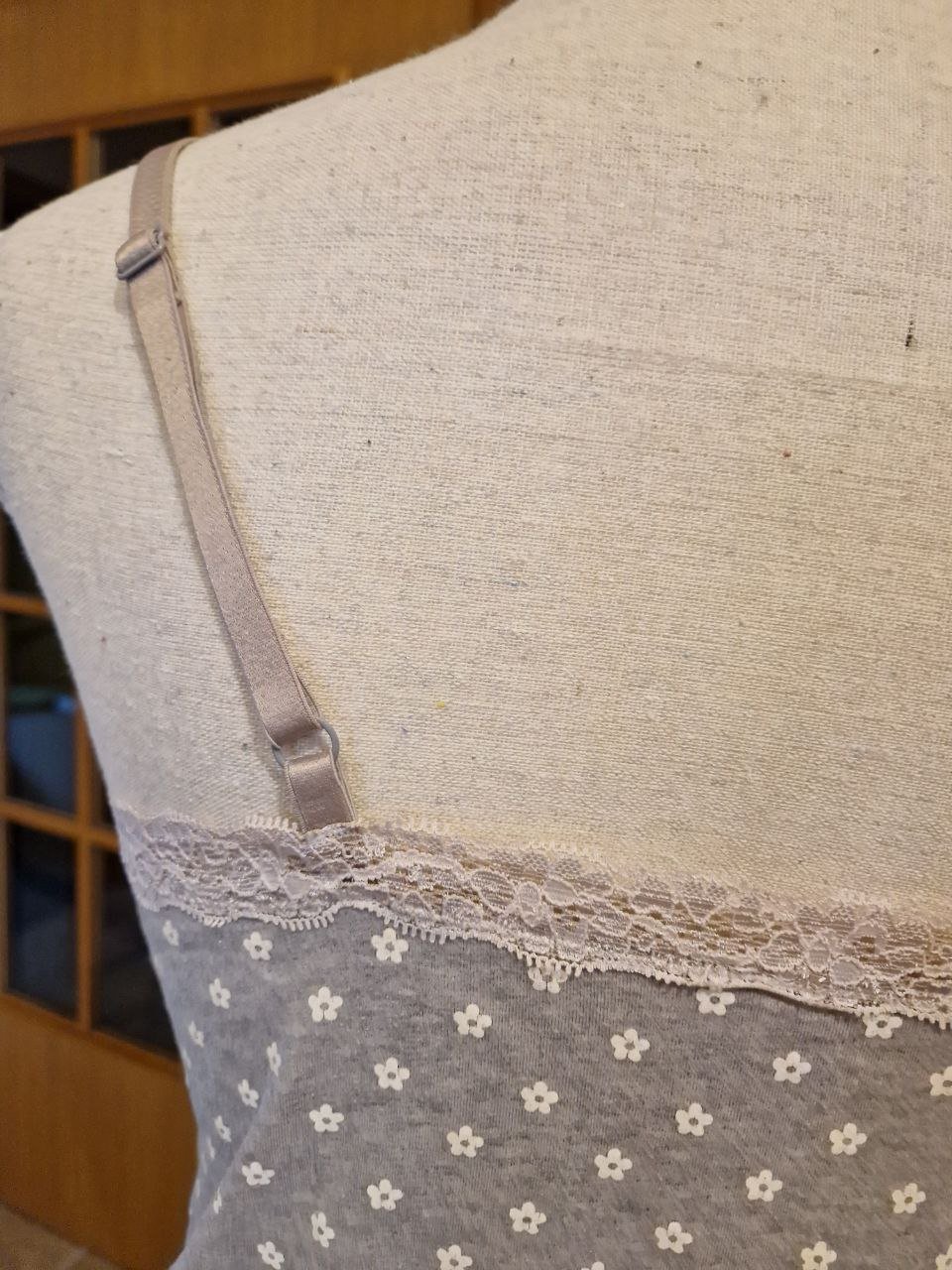 Benotti. Bequemes T-Shirt - Top - Trägerhemd. Größe 36/38.