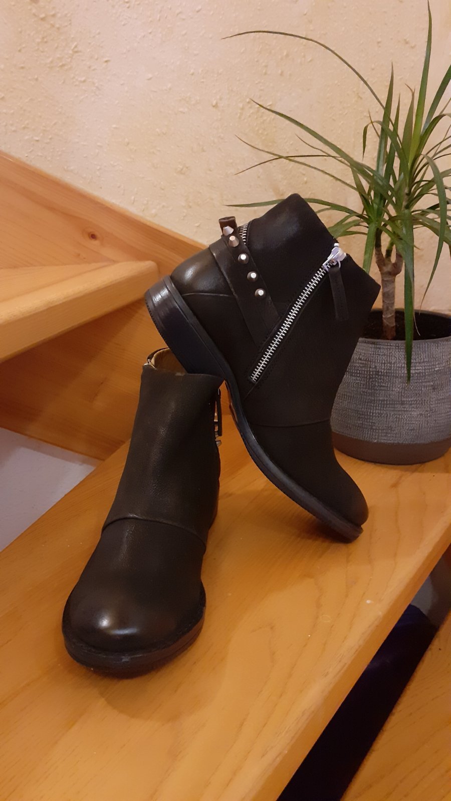 JOLANA & FENENA. Neu ( mit Karton ) Schöne Lederstiefel. Größe 40