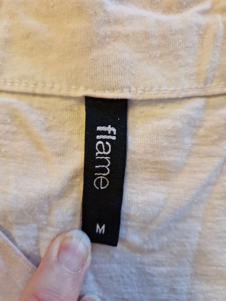 Flame.  Bequemes T-Shirt mit Pailletten.  Größe M. 