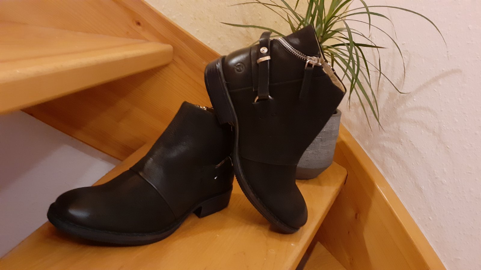 JOLANA & FENENA. Neu ( mit Karton ) Schöne Lederstiefel. Größe 40