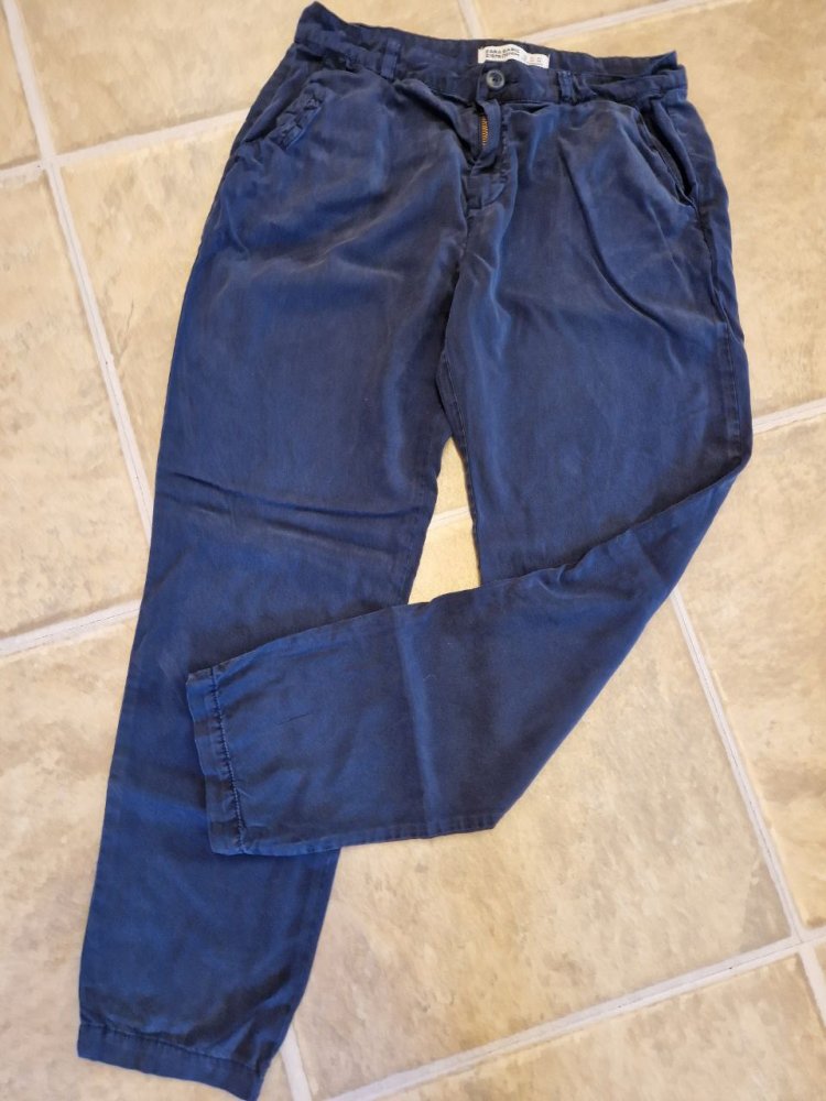 Zara. Stylische leichte Hose. Größe 36. 