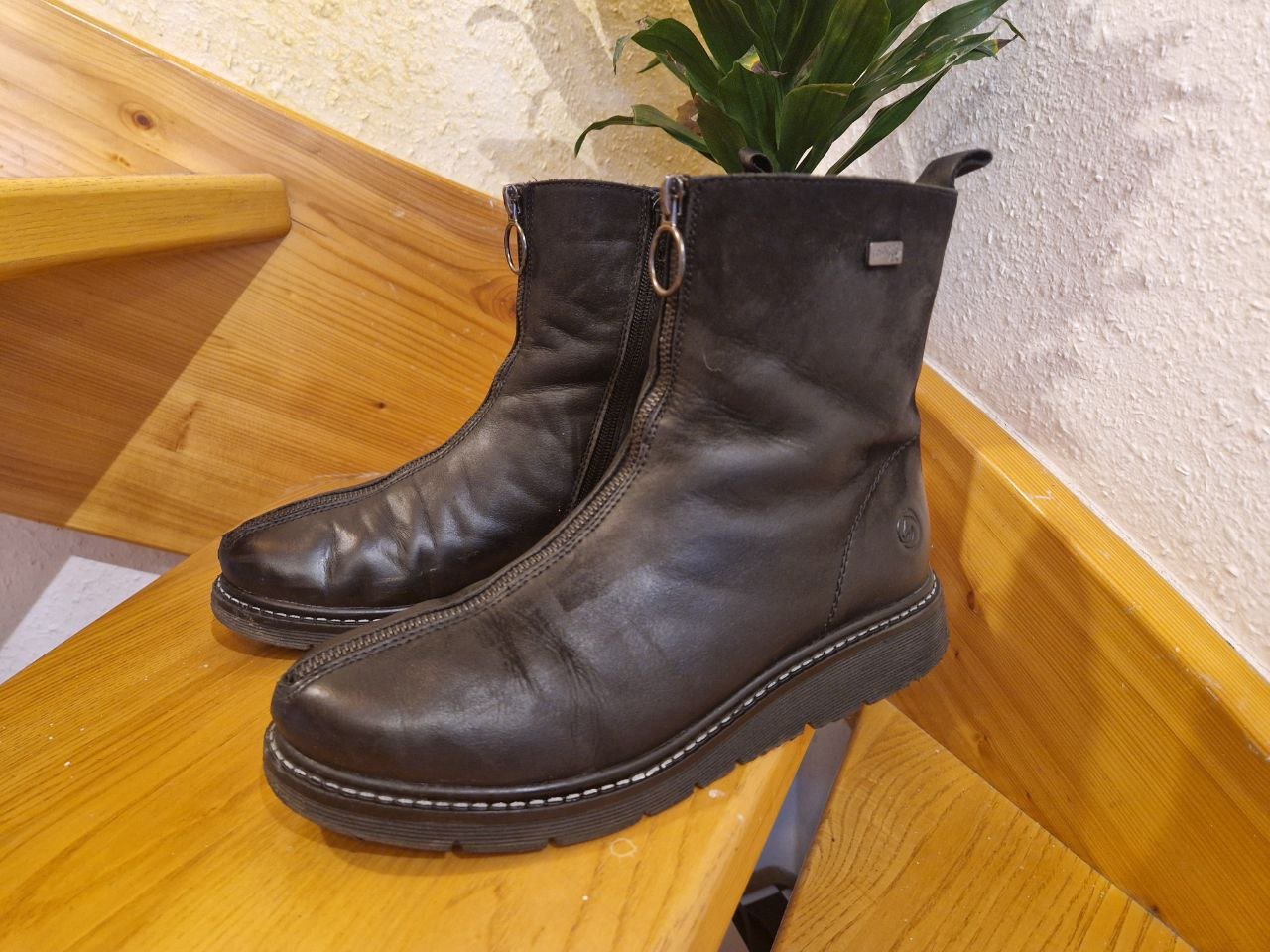 Remonte. Rieker.   Schöne schwarze warme Lederstiefel.  Größe 39.
