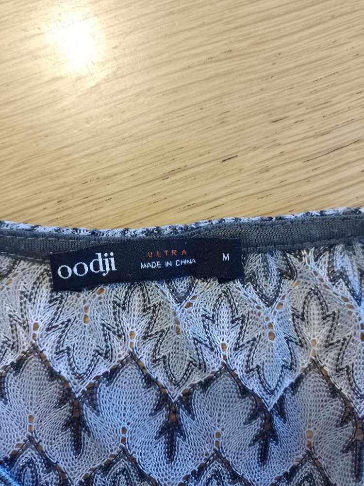 Oodji. Elegantes T-Shirt - Bluse - Top.  Polyester. Größe S-M. 