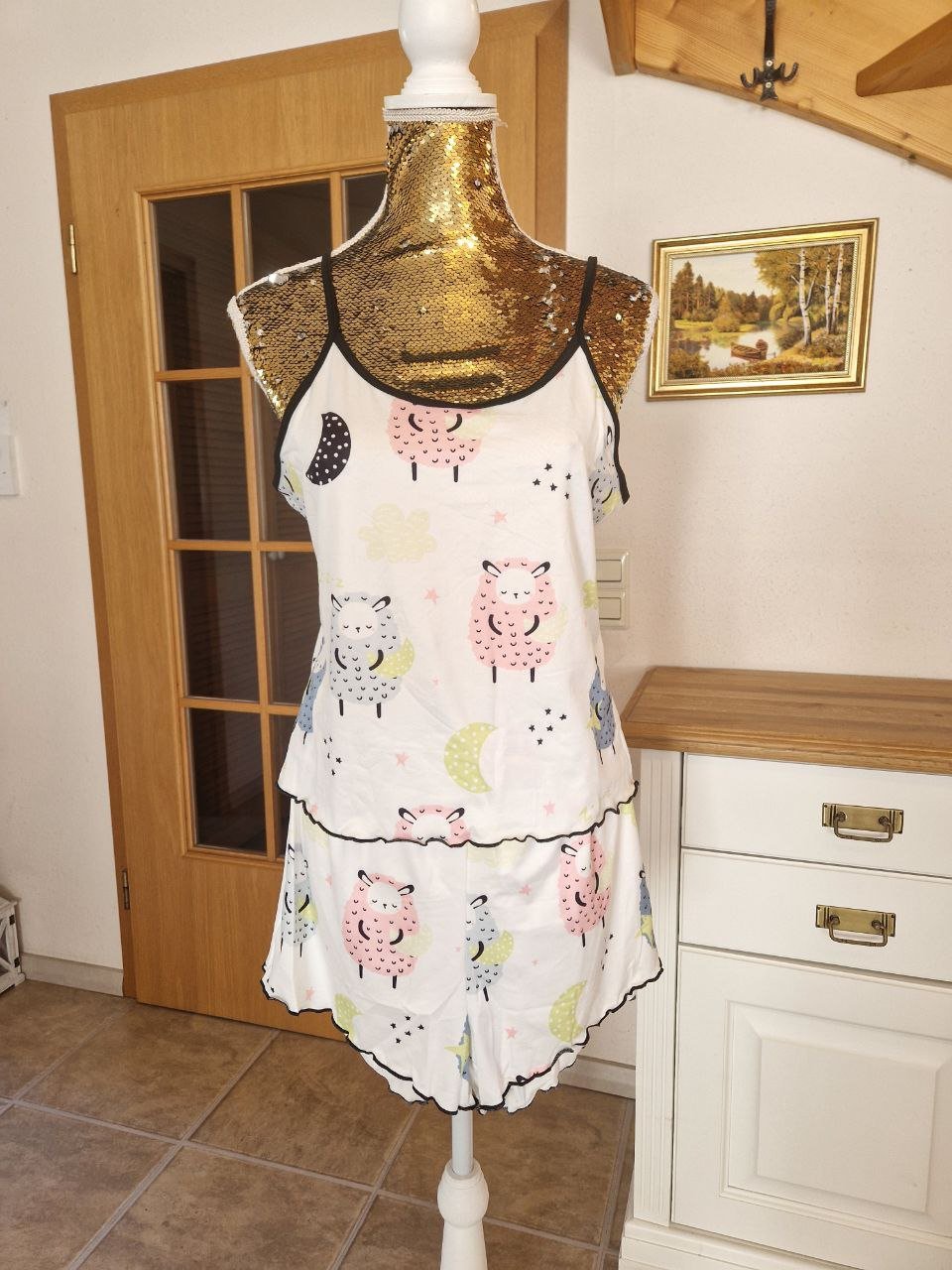 Neu. Niedliches Pyjama-Set, Nachtwäsche für Damen.  Größe L. Polyester + Elastane. 