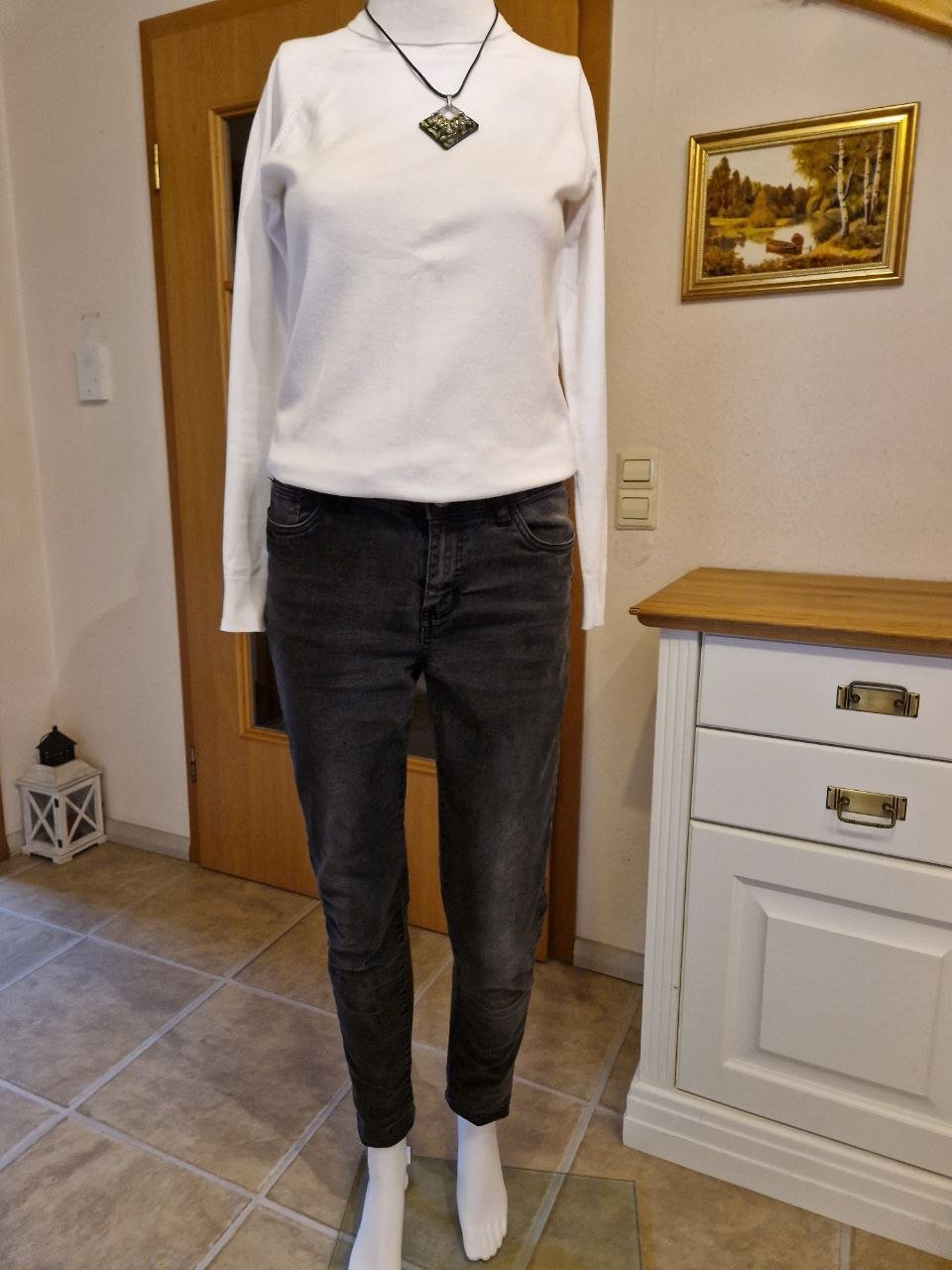  Stylische schwarze Hose, Jeans, Jeggins. Strecken. Gr. 40.