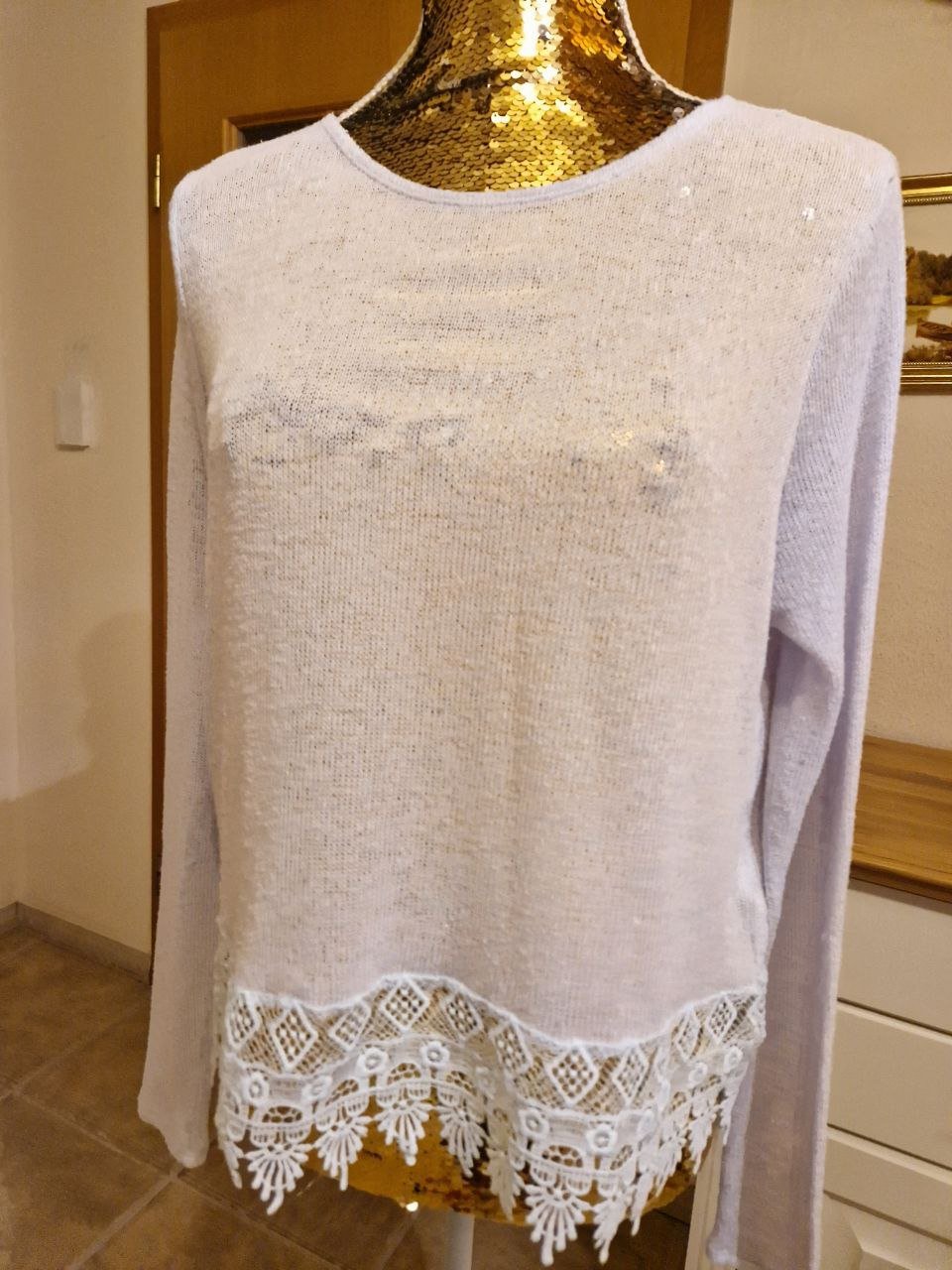 Divided. Schöner Pullover mit Spitzeneinsätzen. Große M. 