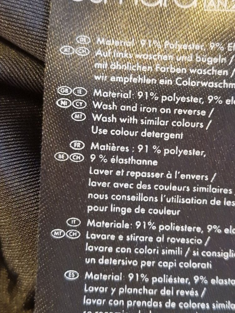 Schönes Top .  Größe S.  Polyester + Elastan. 