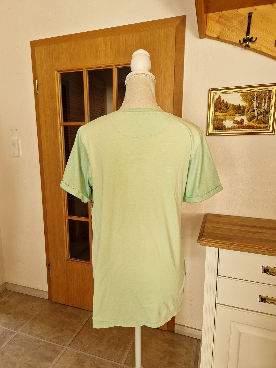 Manguun. Bequemes T-Shirt . Größe M.