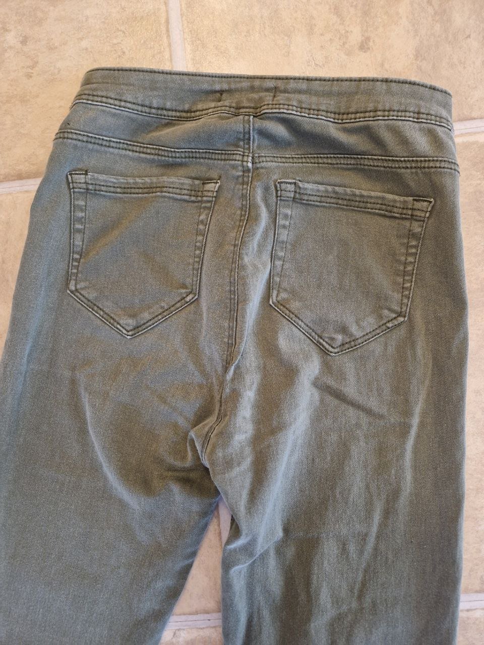 Bershka. Stylische Hose, Jeans.   Hohe Taille.  Größe 38. 
