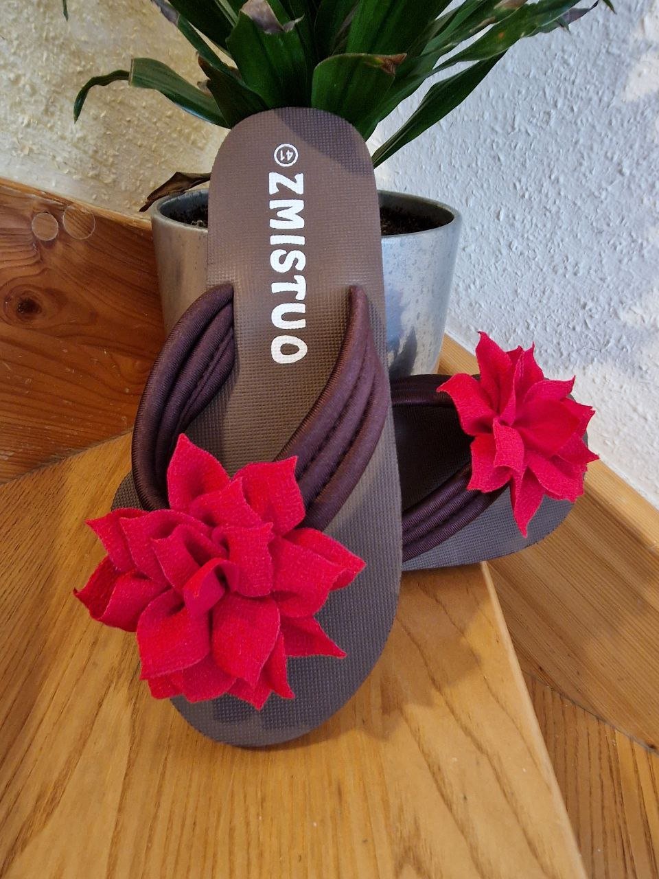 Neu.  Rote-Braune Sandalen, Strand-Flip-Flops.  Größe 40.  