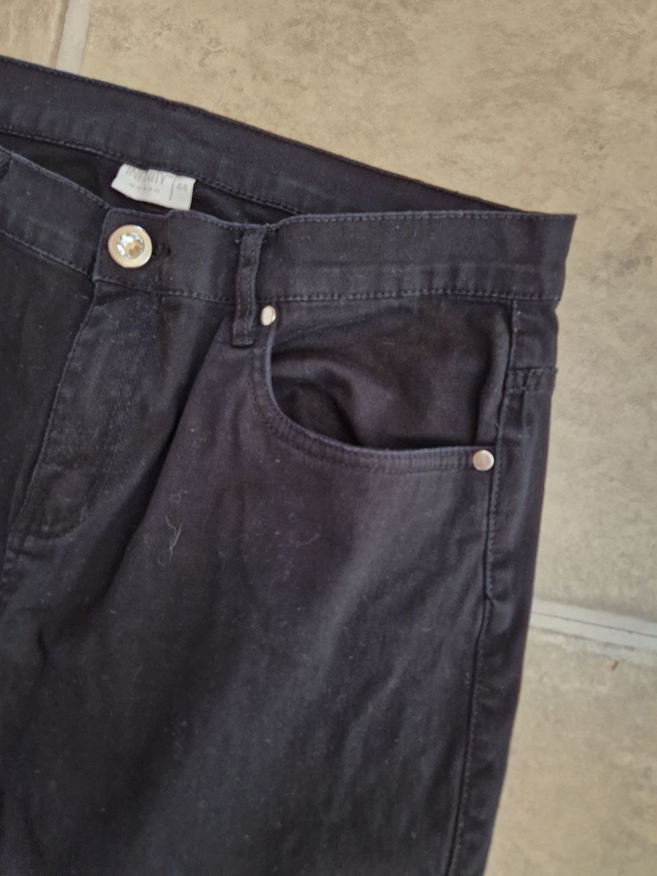 Stylische schwarze Caprihose, Jeans, Jeggins. Größe XL ( 44 ).