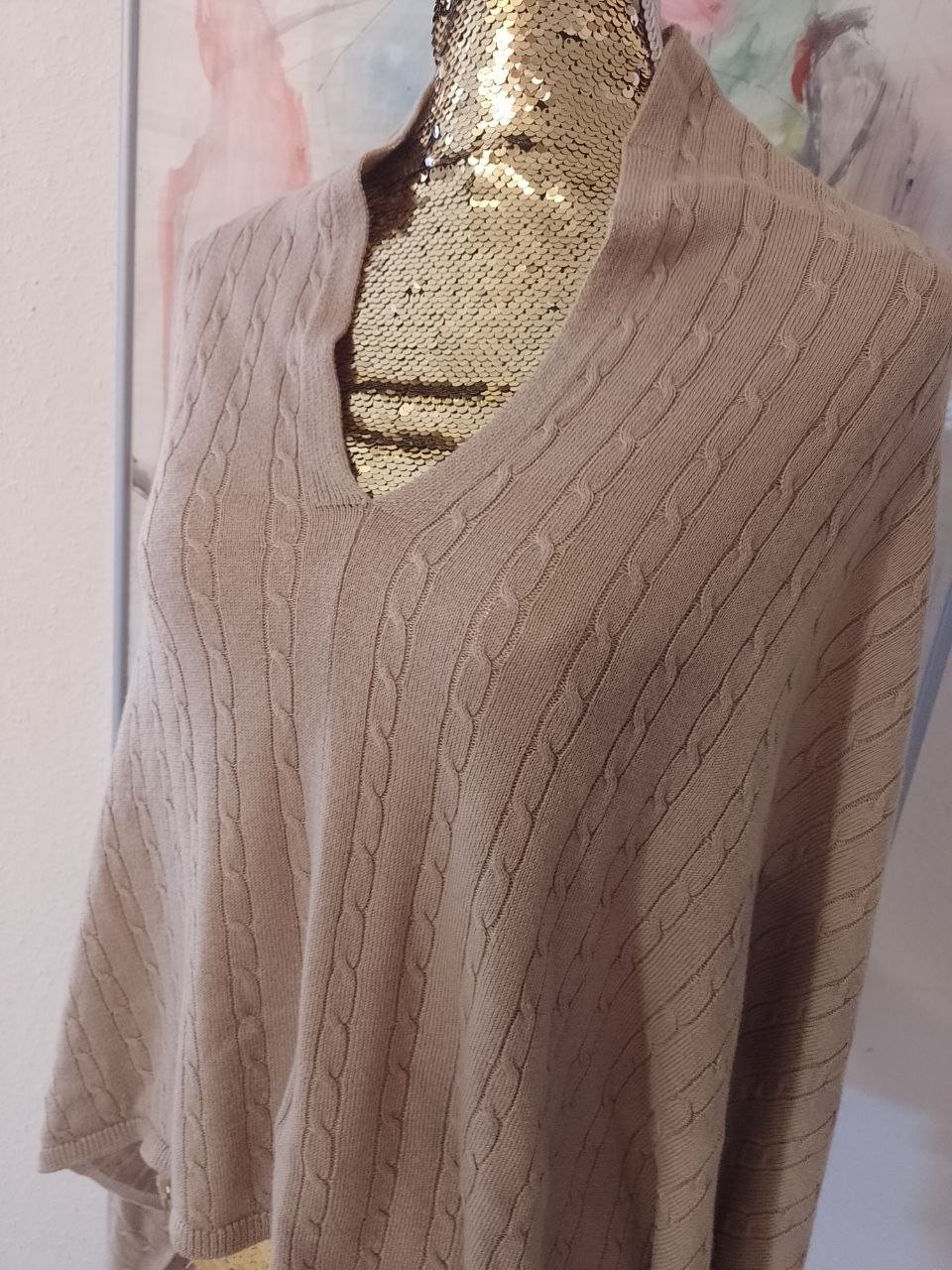 H&M Mama. Eleganter warmer Poncho. One Size.  