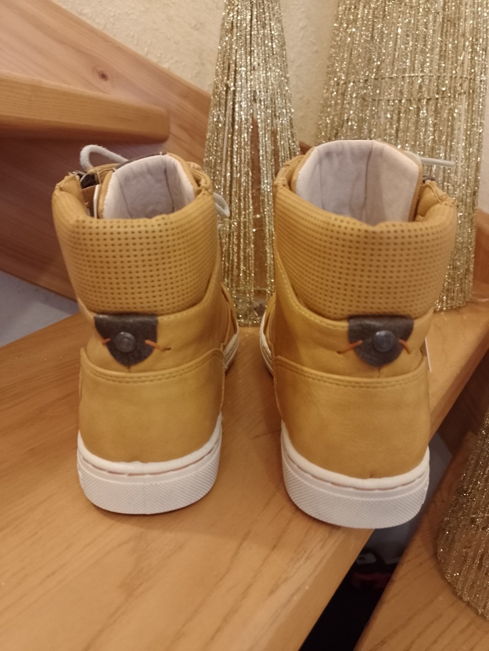 Mustang. Neu. Schöne warme Stiefeletten . Größe 38