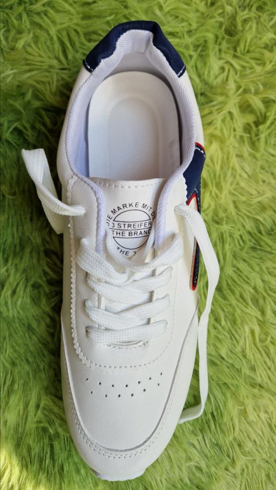 Stylische Sneaker, Sportschuhe, Schnürschuhe.  Größe EU 39. Kunstleder. Modisch und praktisch. Es gibt keine Rückgabe oder Umtausch.