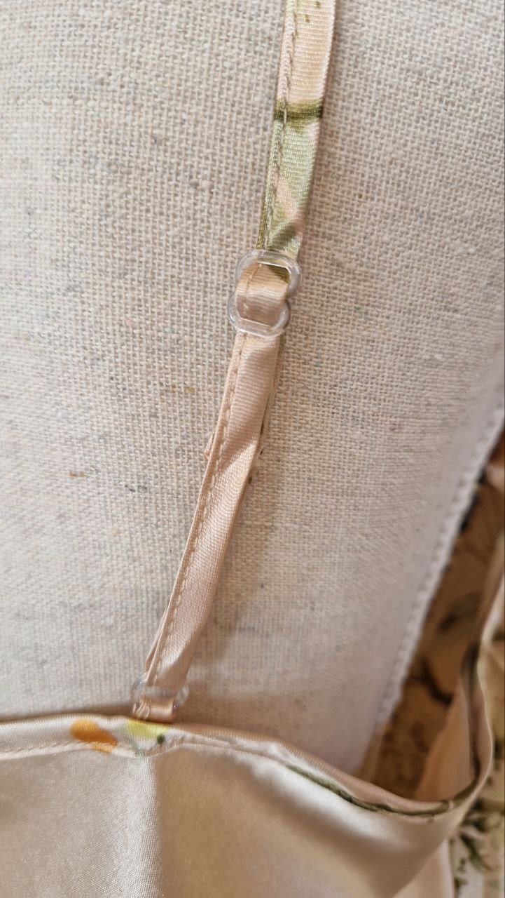  Nachthemd. Nachtwäsche. Dessous. Farbe - Beige. Größe XL.