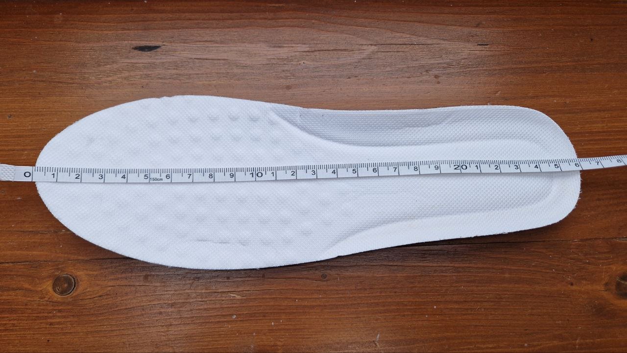 Schwarze Herrenstiefel. Boots. Sportschuhe. Leicht und bequem. Größe 41. 