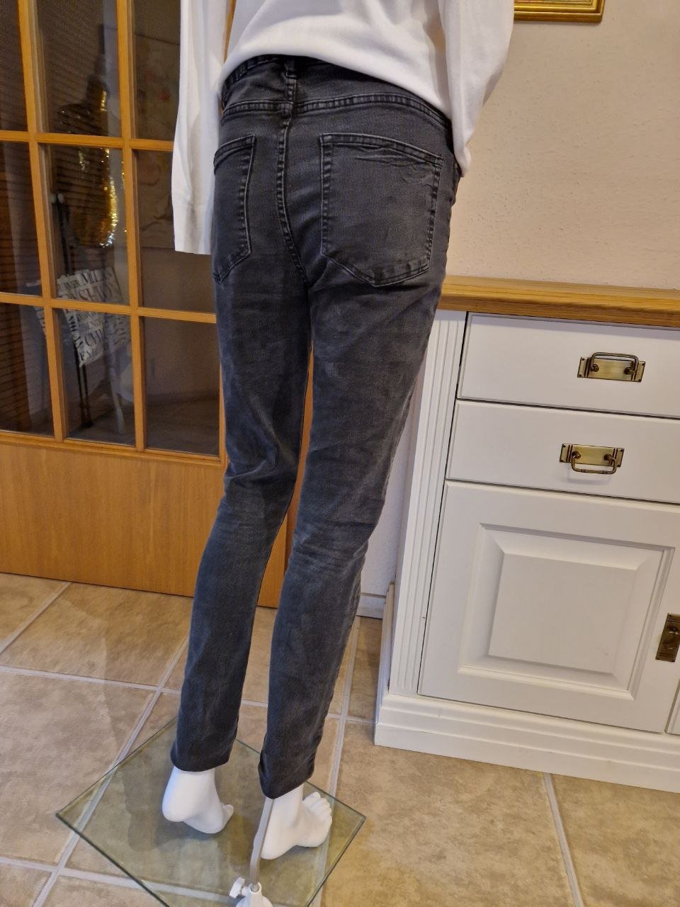  Stylische schwarze Hose, Jeans, Jeggins. Strecken. Gr. 40.