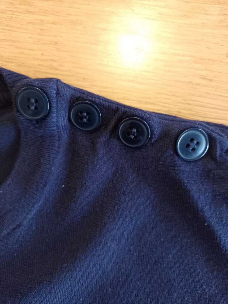 Blauer Pullover. Größe S.  Baumwolle + Polyester.