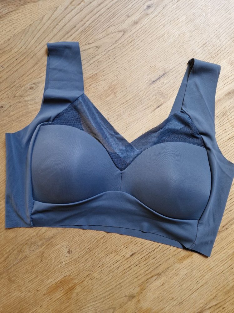 Neu. Atmungsaktiv Sport -Fitness - BH, Dessous. Farbe - grau. Größe M. Es gibt keine Garantie und Rückerstattung