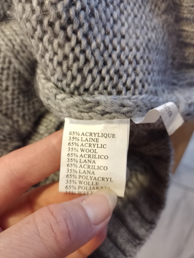 Best-Emilie. Schöne gestrickte graue Weste. 35% Wolle. Größe S.