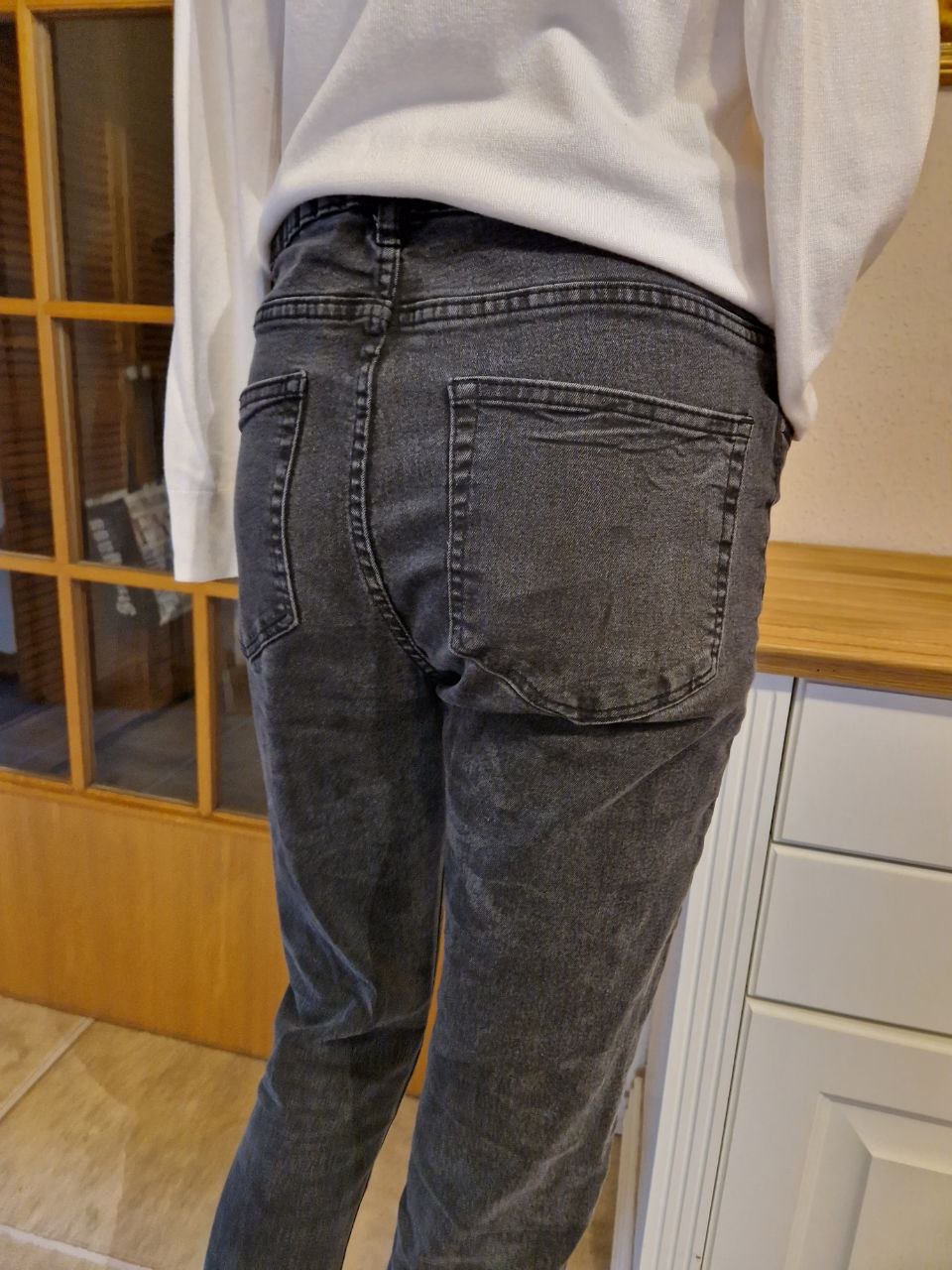  Stylische schwarze Hose, Jeans, Jeggins. Strecken. Gr. 40.