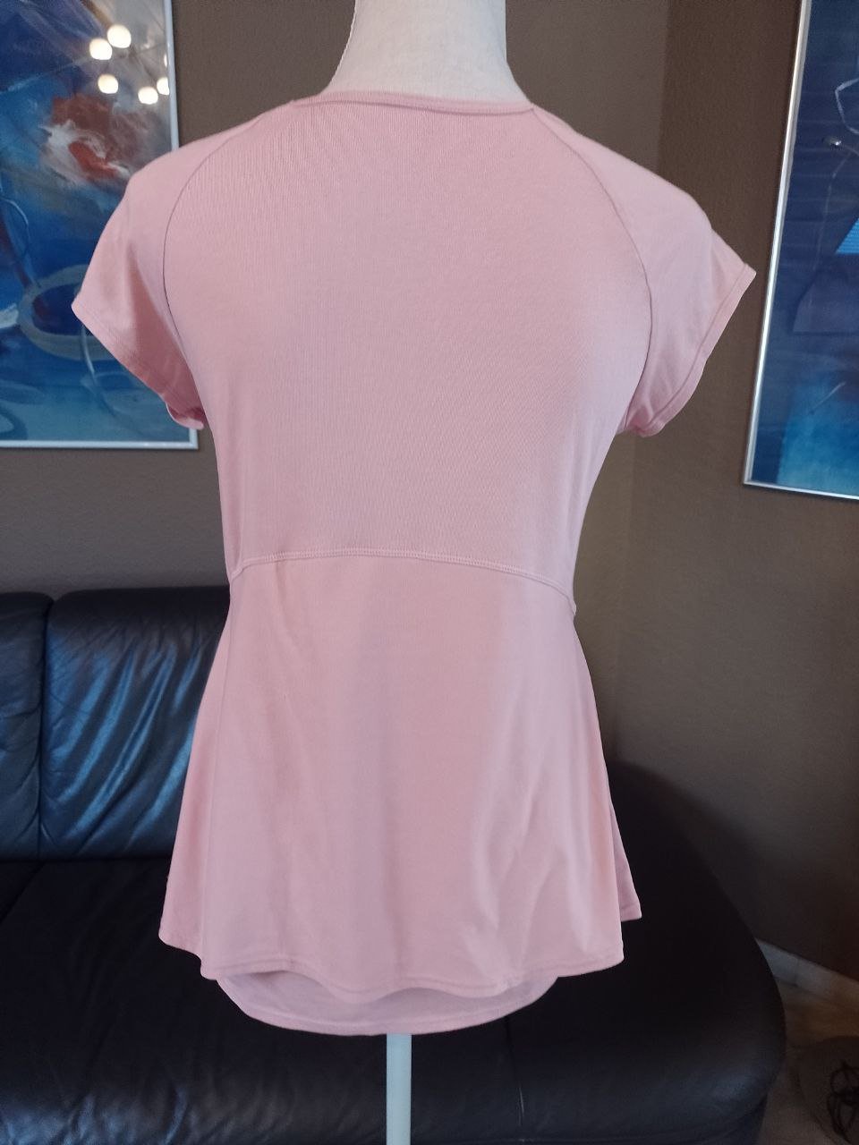 Schönes T-Shirt - Top.  Größe S. Viskose + Polyester. 