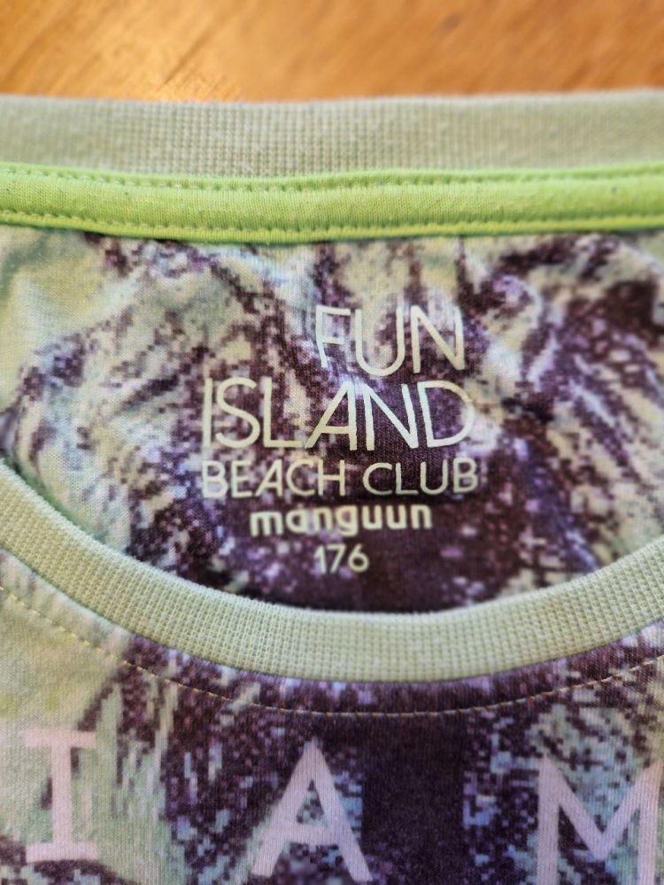 Manguun. Bequemes T-Shirt . Größe M.