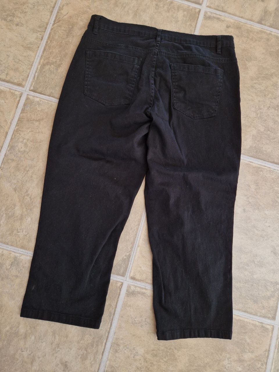 Stylische schwarze Caprihose, Jeans, Jeggins. Größe XL ( 44 ).