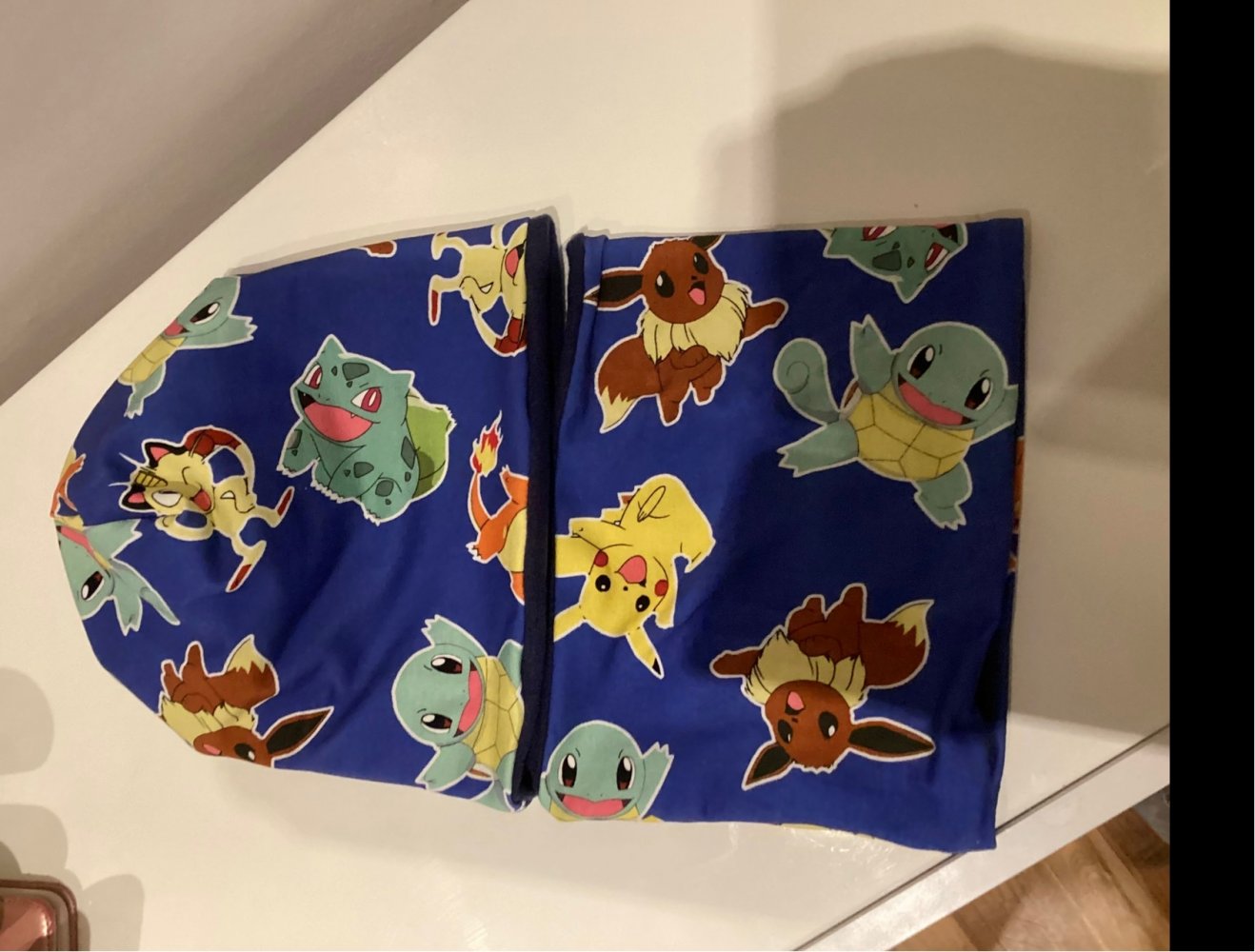 Pokémon Set neu mit Etikett Einheitsgröße für Kinder Wende Loop & Wende Beaniemütze Pikachu Bisasam